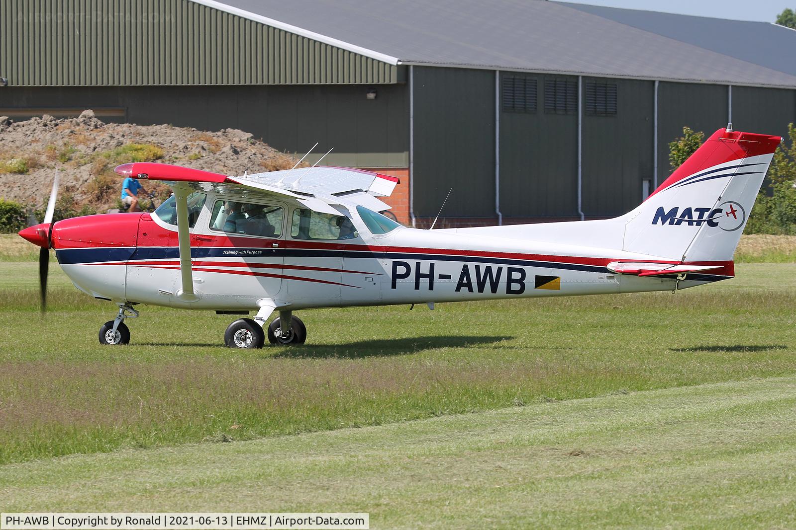 PH-AWB, Cessna 172N C/N 17272082, at ehmz