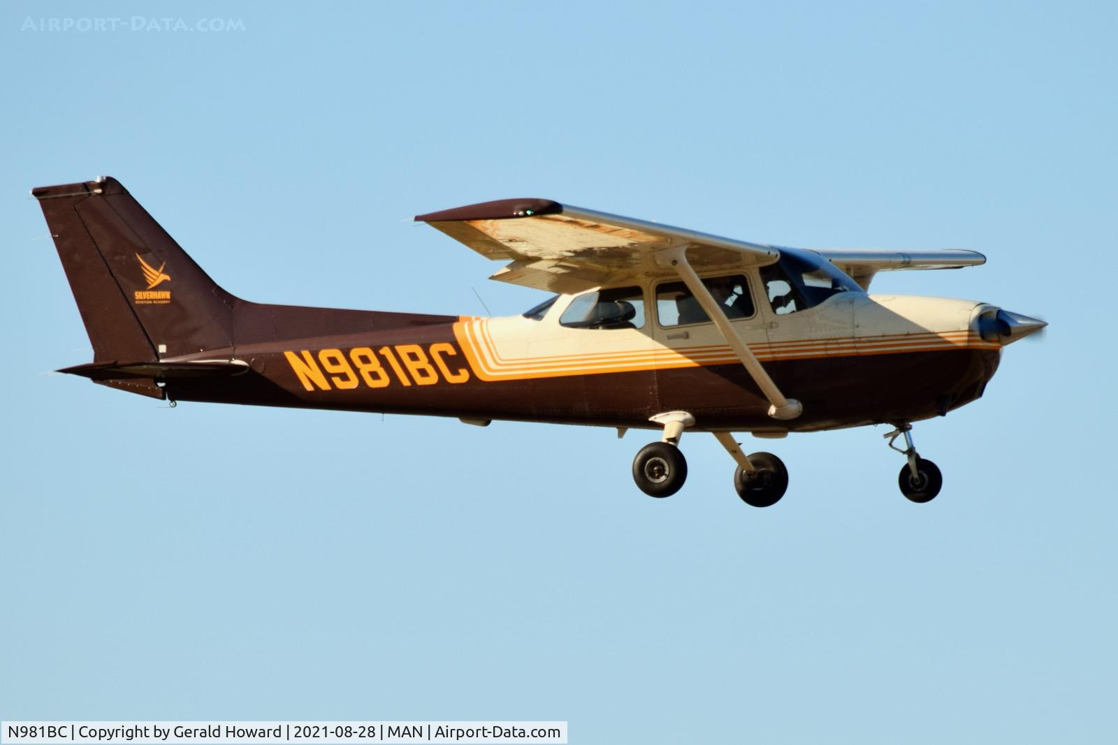 N981BC, 1998 Cessna 172R C/N 17280464, Departing RWY 29.