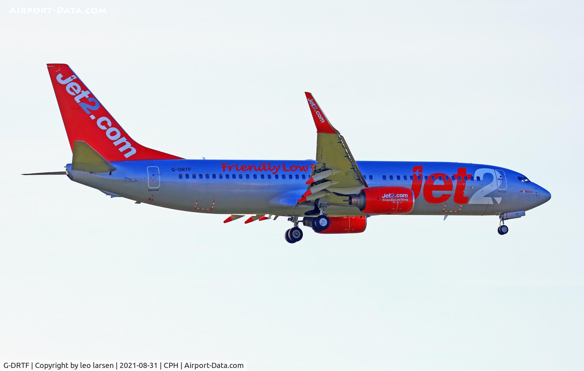 G-DRTF, 2000 Boeing 737-85P C/N 28387, Copenhagen 31.8.2021 on fanal to R-04L