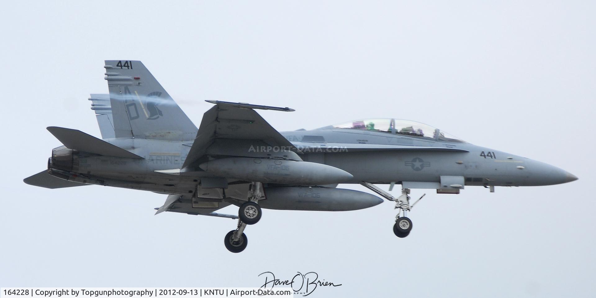 164228, 1991 McDonnell Douglas F/A-18D Hornet C/N 991/D070, Pilot in training working the pattern at NAS Oceana