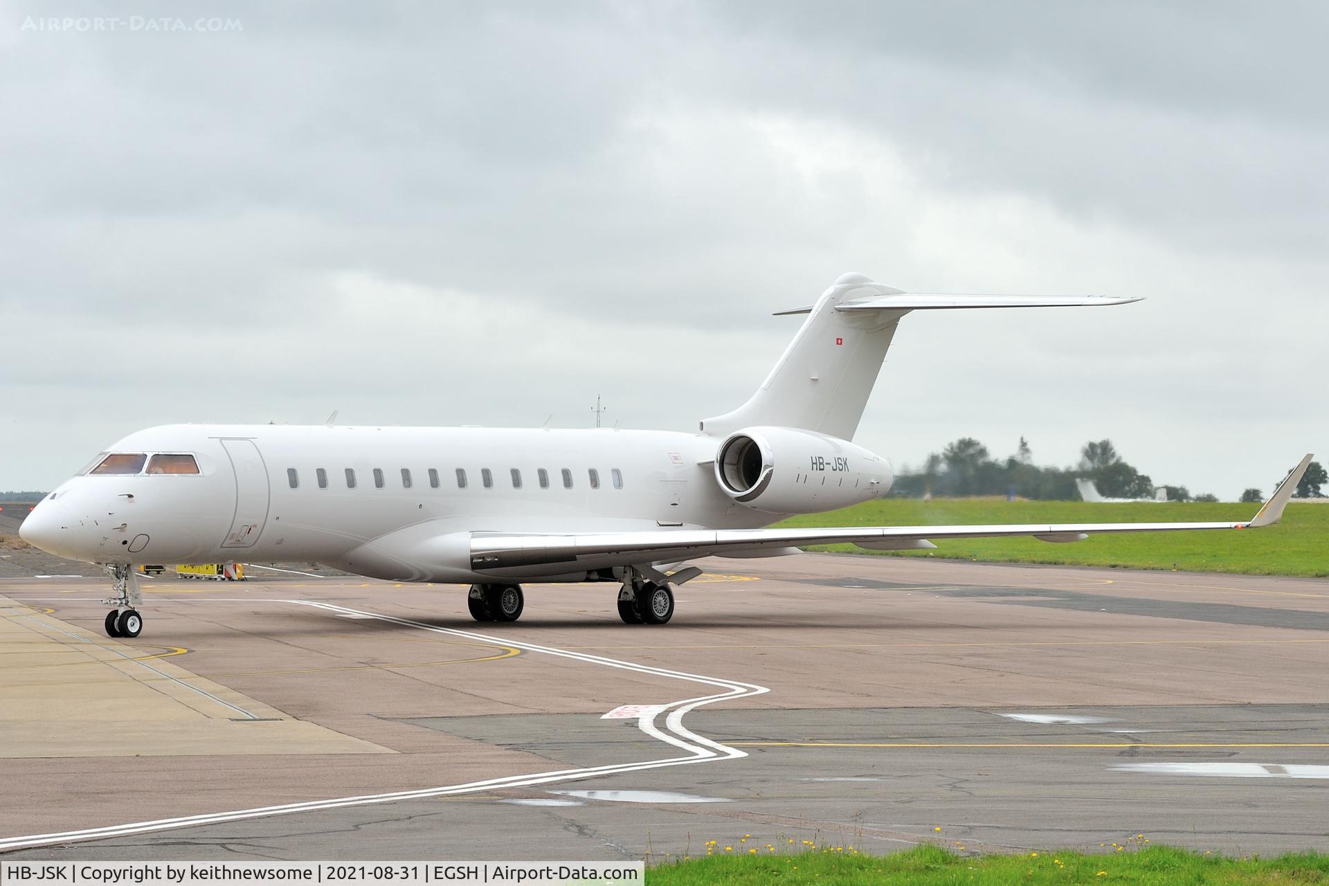 HB-JSK, 2017 Bombardier BD-700-1A10 Global 6000 C/N 9805, Arriving at Norwich from Ibiza.