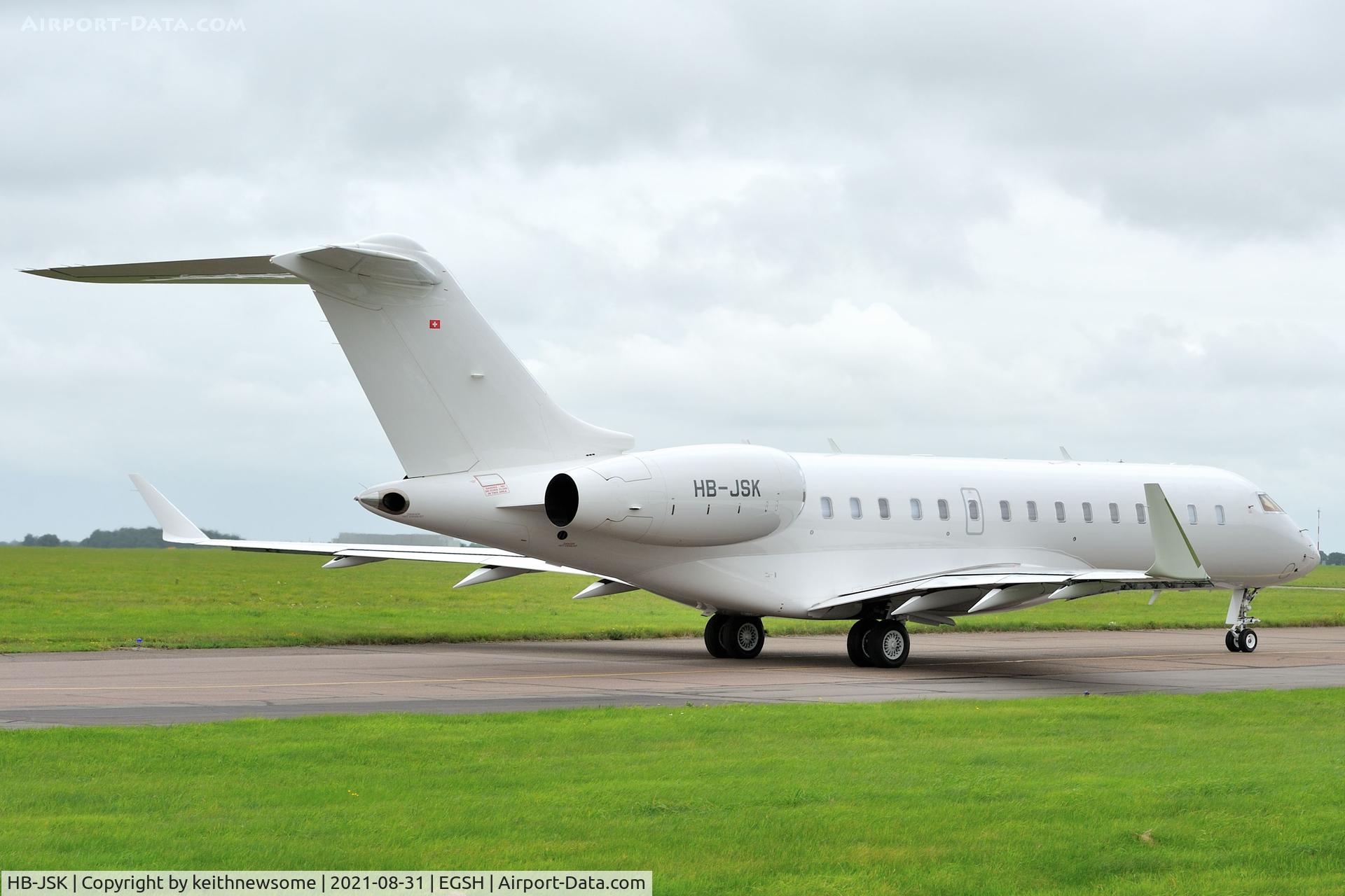 HB-JSK, 2017 Bombardier BD-700-1A10 Global 6000 C/N 9805, Leaving Norwich for Zurich.