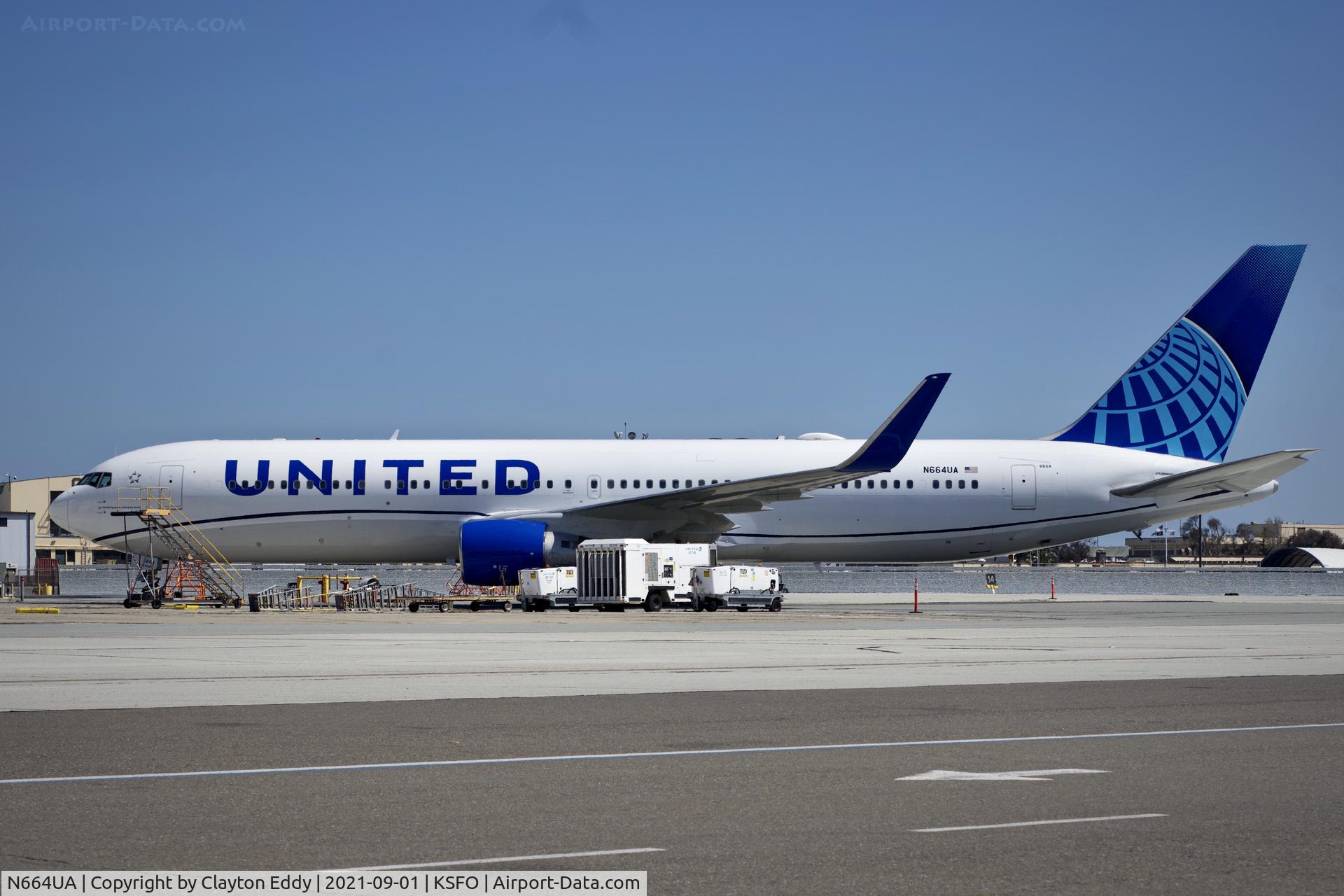 N664UA, 1998 Boeing 767-322 C/N 29236, SFO 2021.