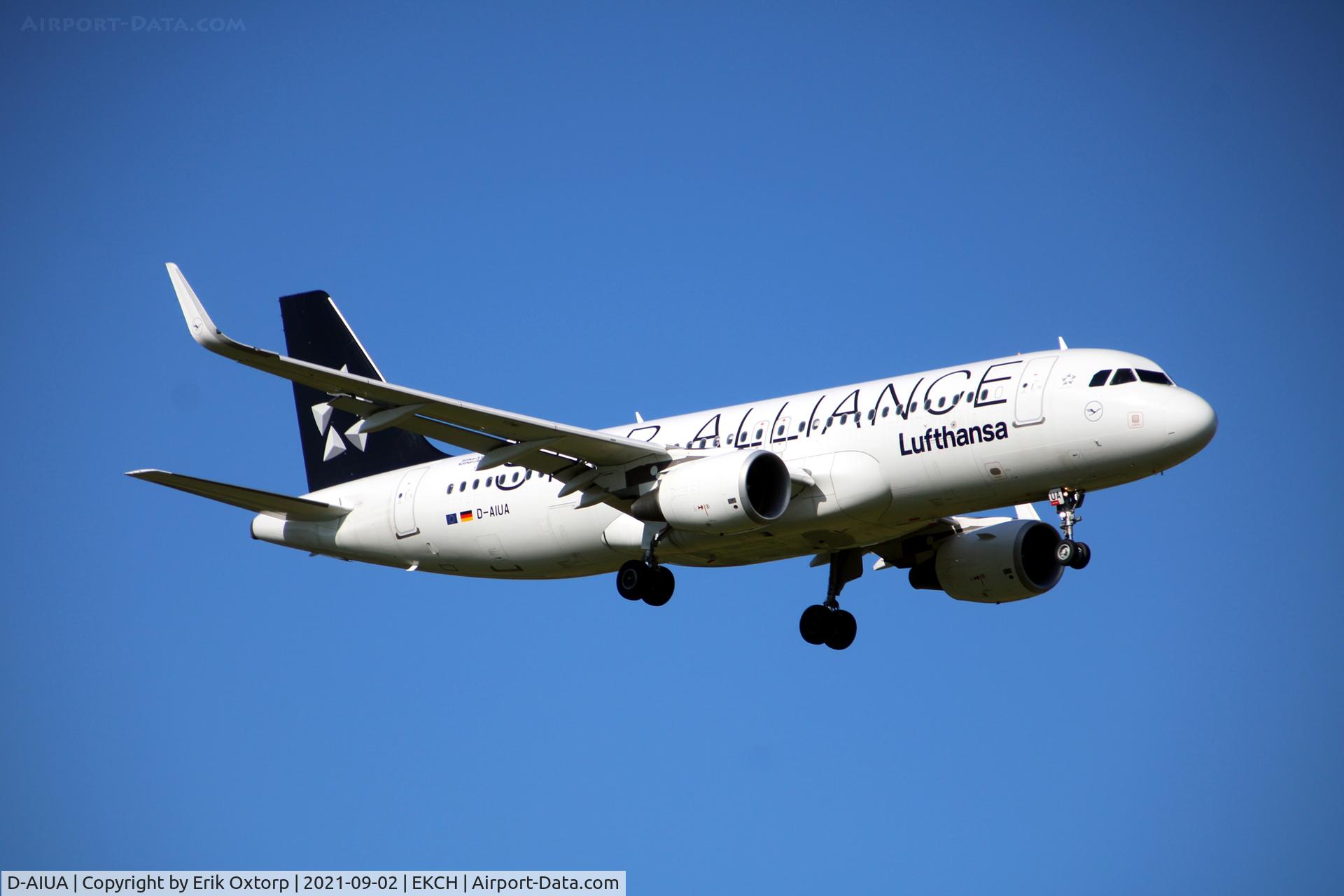 D-AIUA, 2013 Airbus A320-214 C/N 5935, D-AIUA landing rw 04L