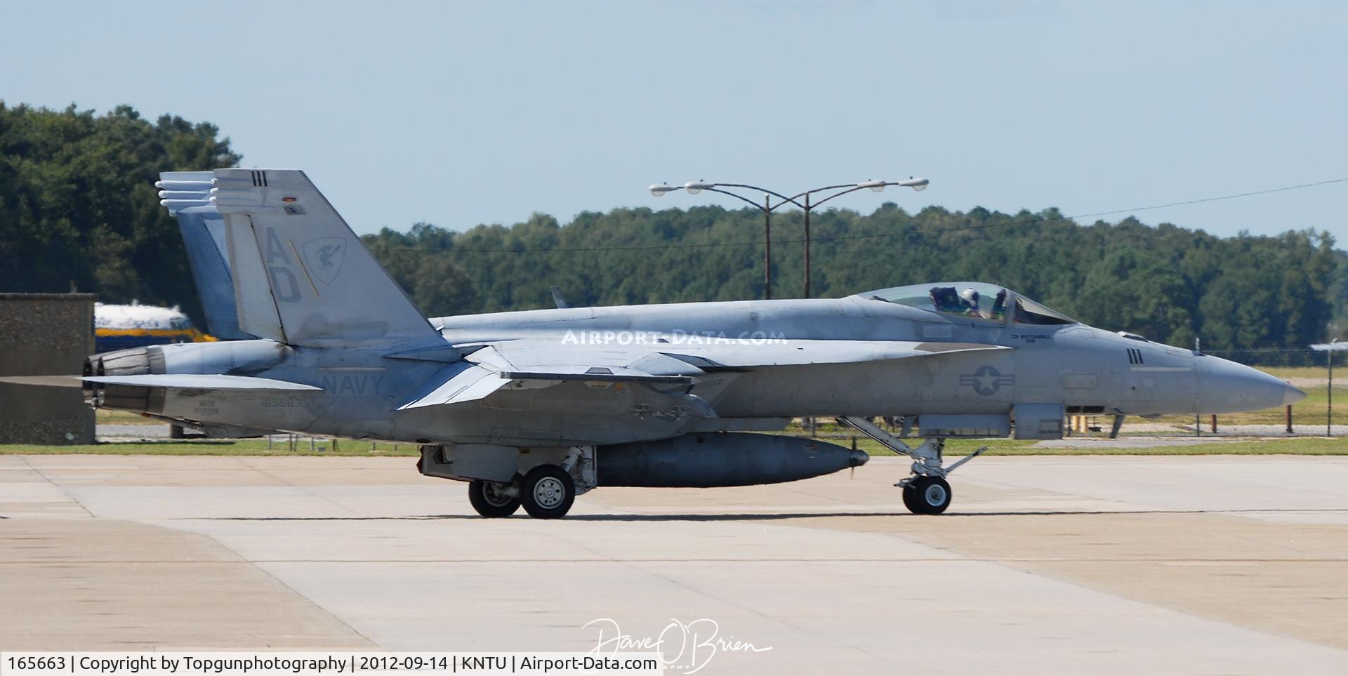 165663, Boeing F/A-18E Super Hornet C/N 1509/E017, This plane is now one of the Blue Angels new Super Hornets