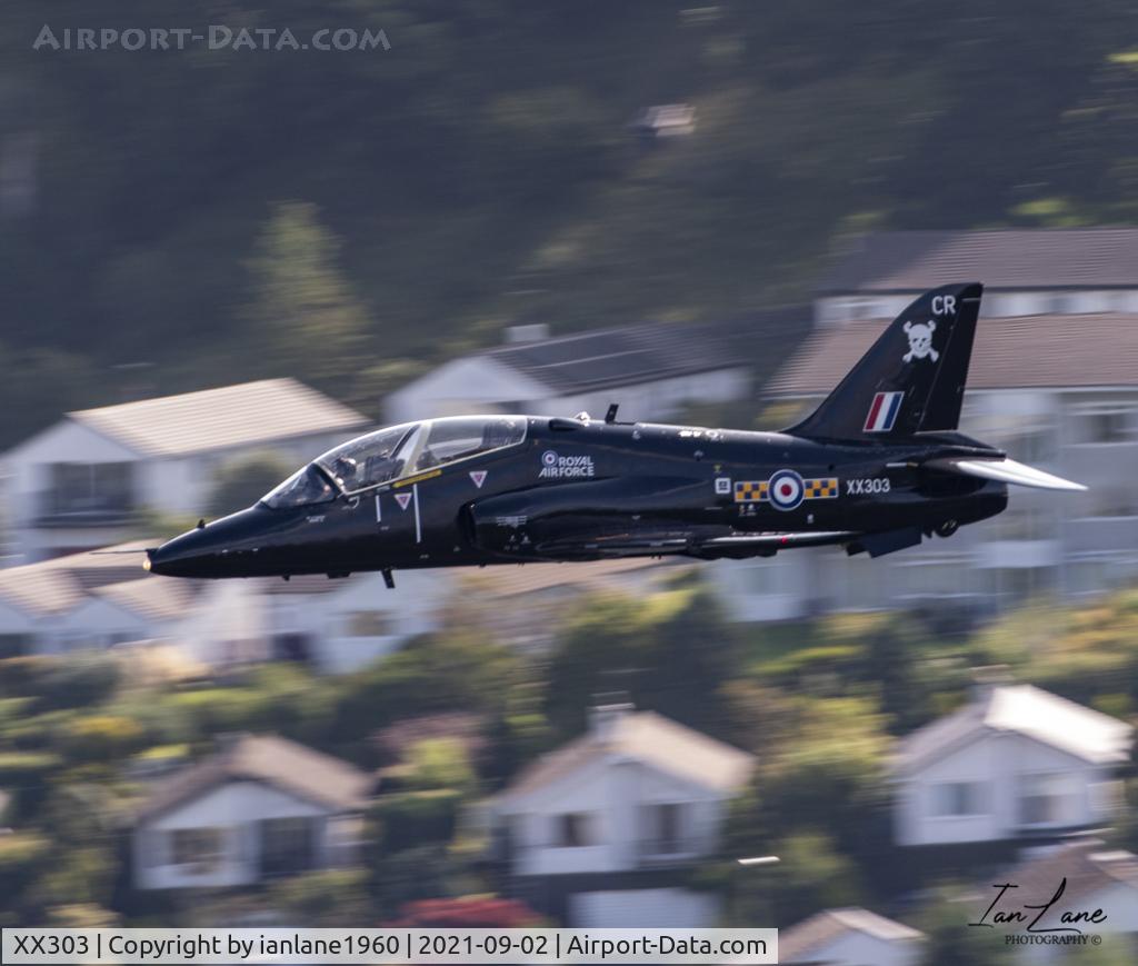 XX303, 1980 Hawker Siddeley Hawk T.1A C/N 312128/137, LFA17 Low level