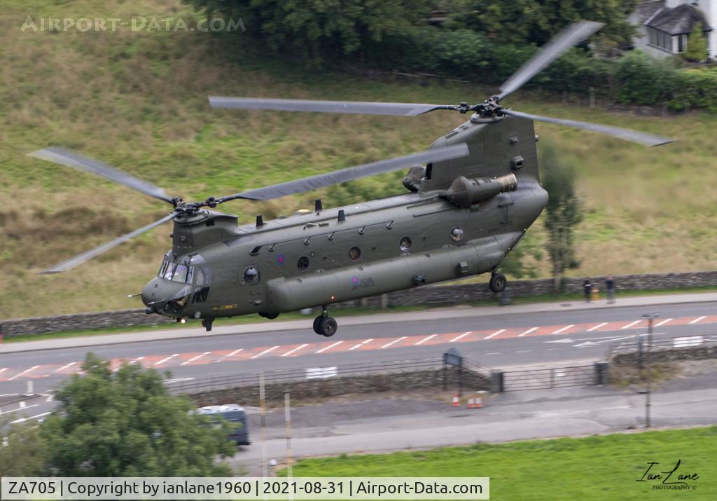 ZA705, Boeing Vertol Chinook HC.2 C/N M/A017/B-835/M7030, Low Level LFA17