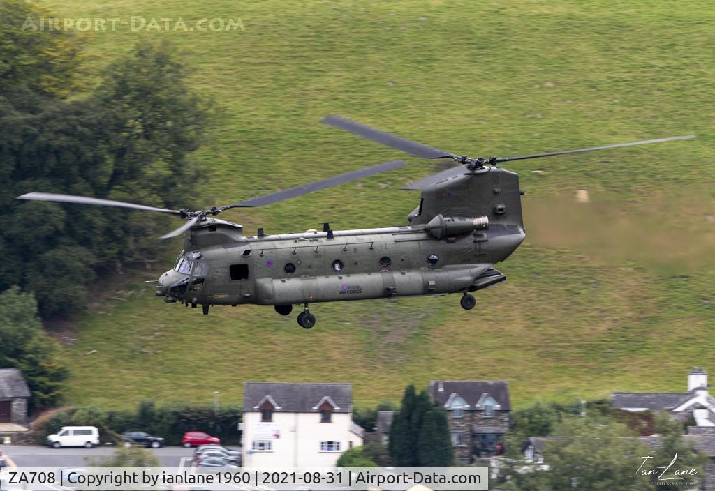ZA708, 1981 Boeing Vertol Chinook HC.6 C/N M7018, Low level LFA17