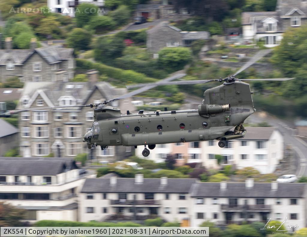 ZK554, 2013 Boeing Chinook HC.6 C/N M7705, Low level LFA17