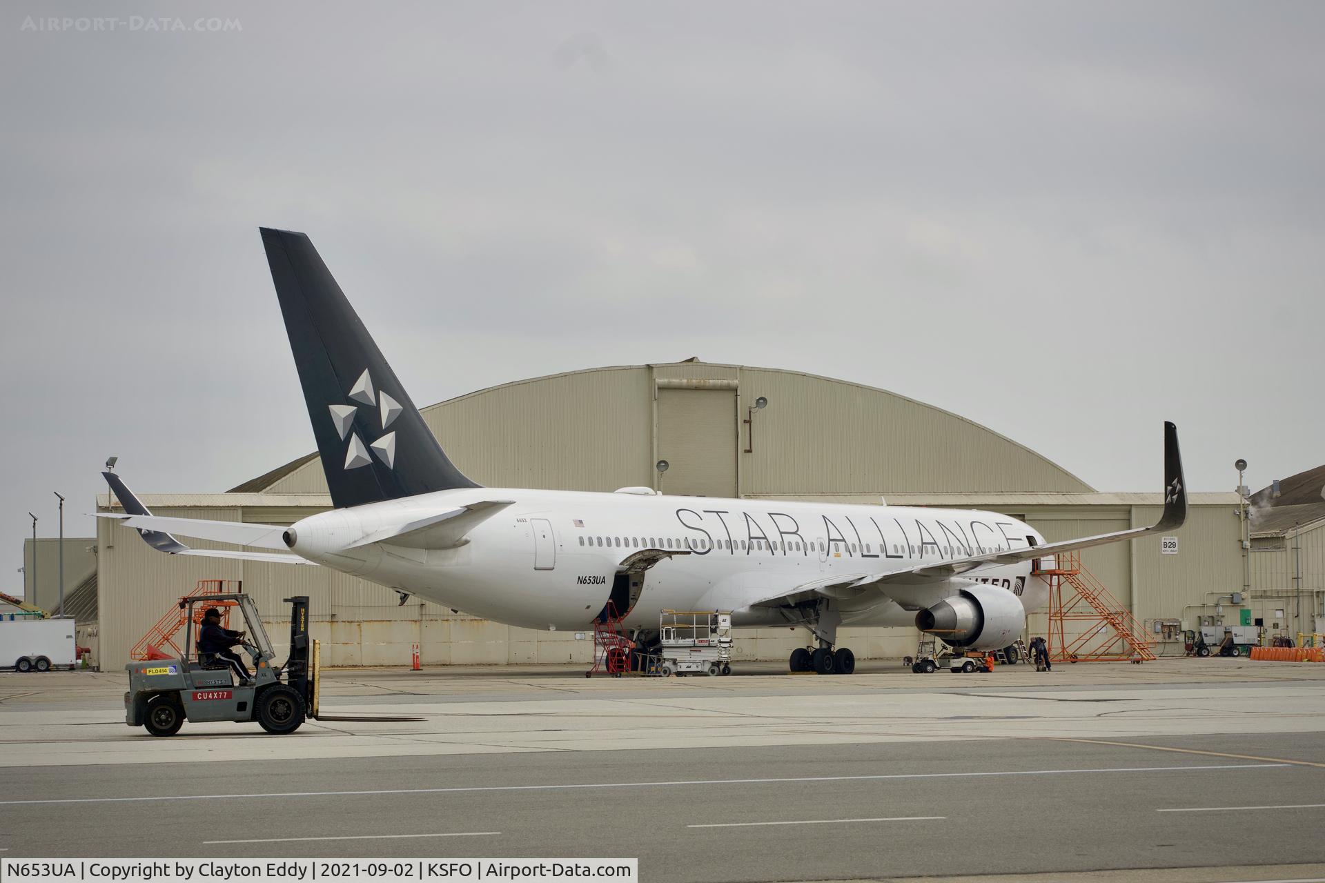 N653UA, 1992 Boeing 767-322 C/N 25391, SFO 2021.