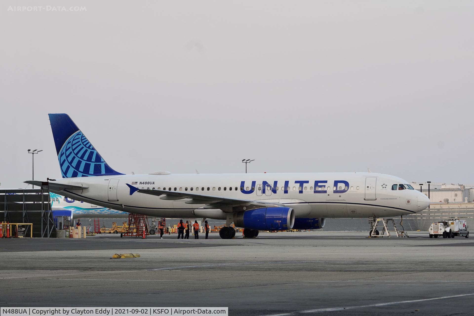 N488UA, 2001 Airbus A320-232 C/N 1680, SFO 2021.