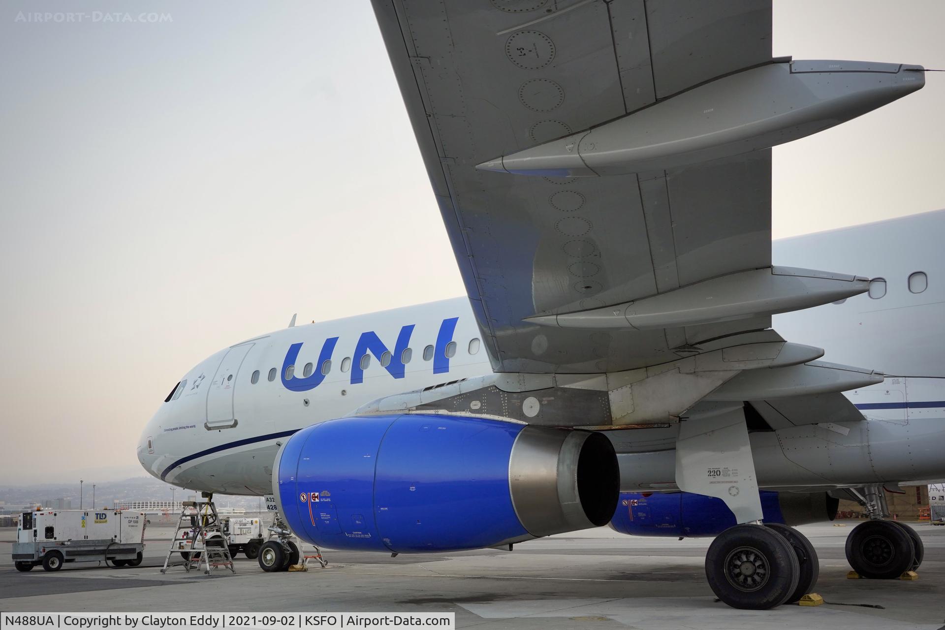 N488UA, 2001 Airbus A320-232 C/N 1680, SFO 2021.