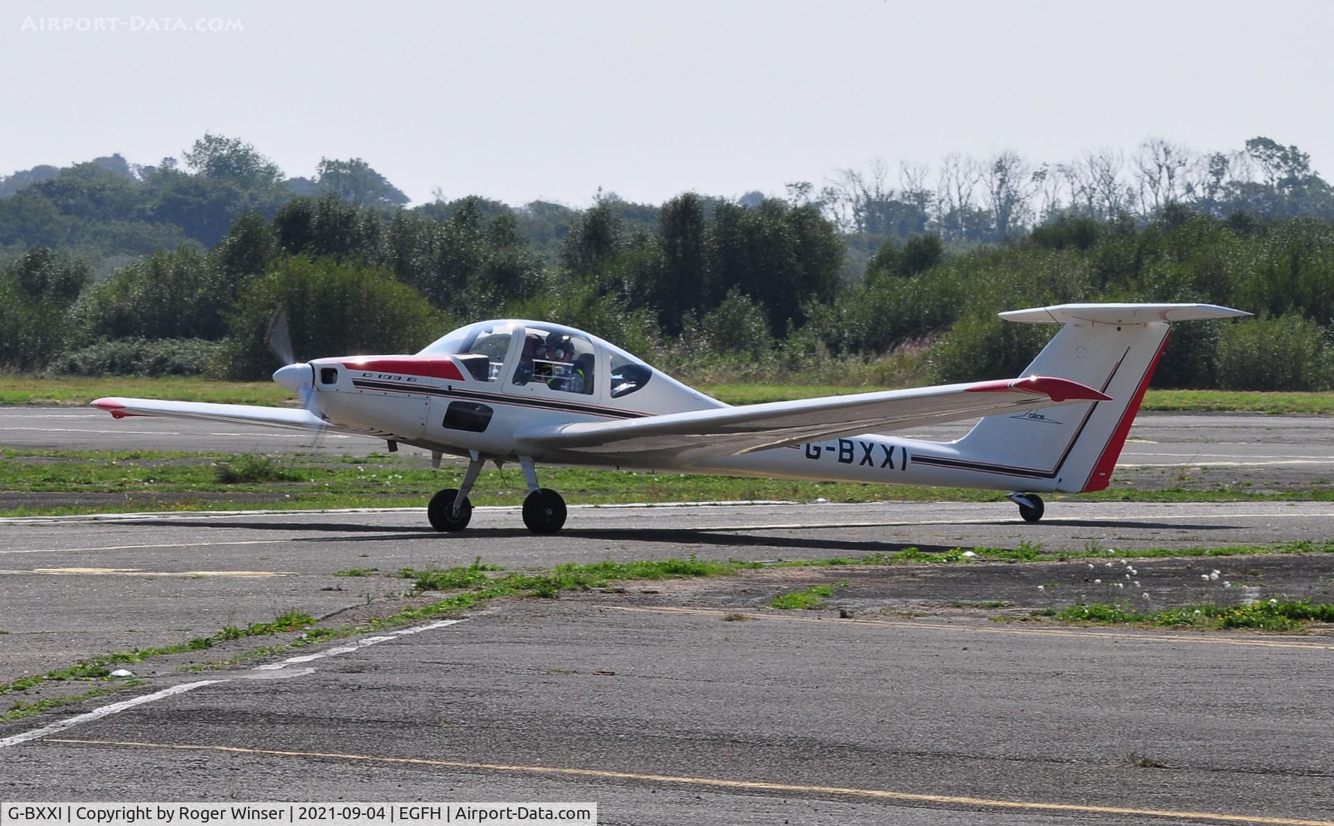 G-BXXI, 1985 Grob G-109B C/N 6400, Visiting G-109B.