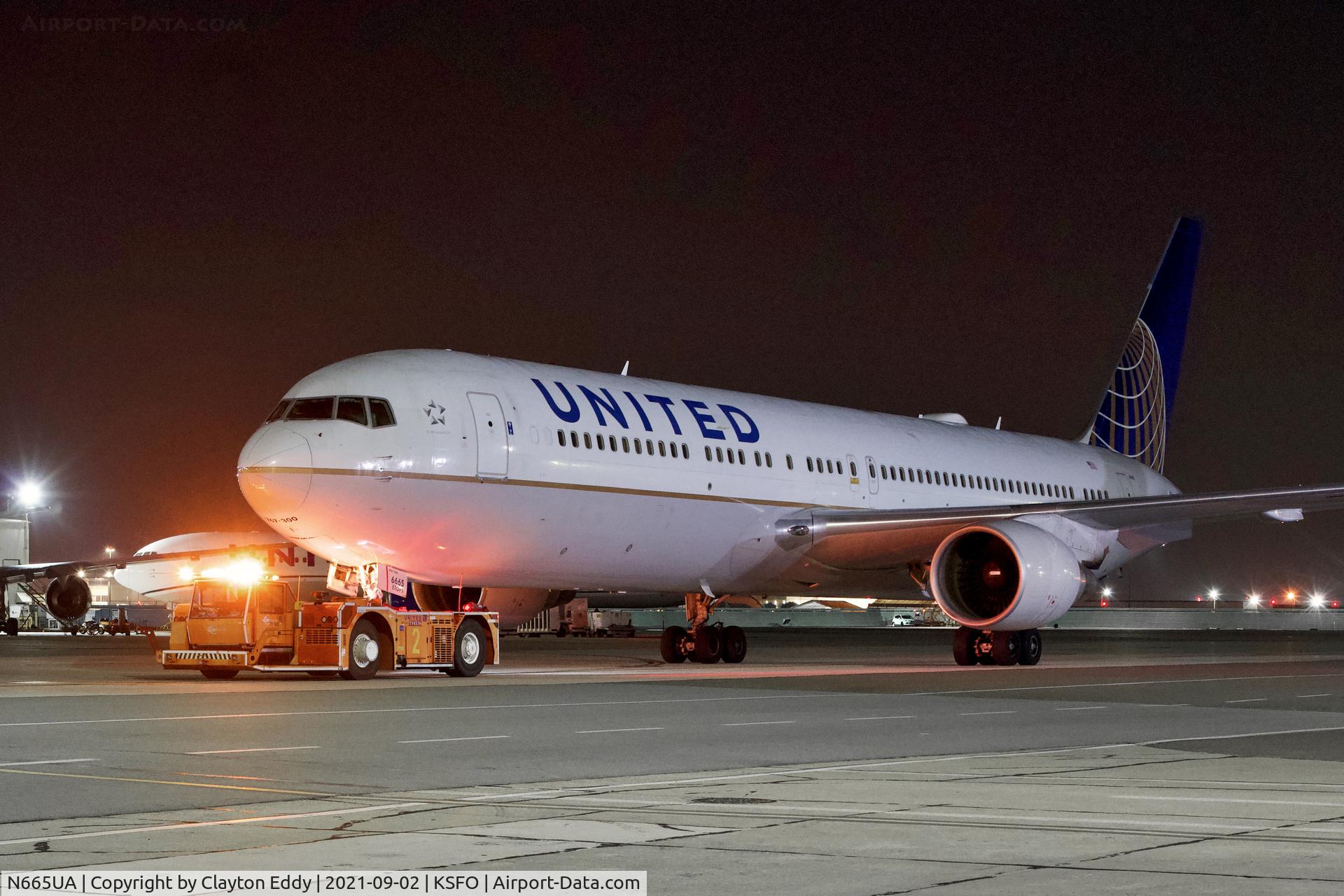 N665UA, 1998 Boeing 767-322 C/N 29237, SFO 2021.