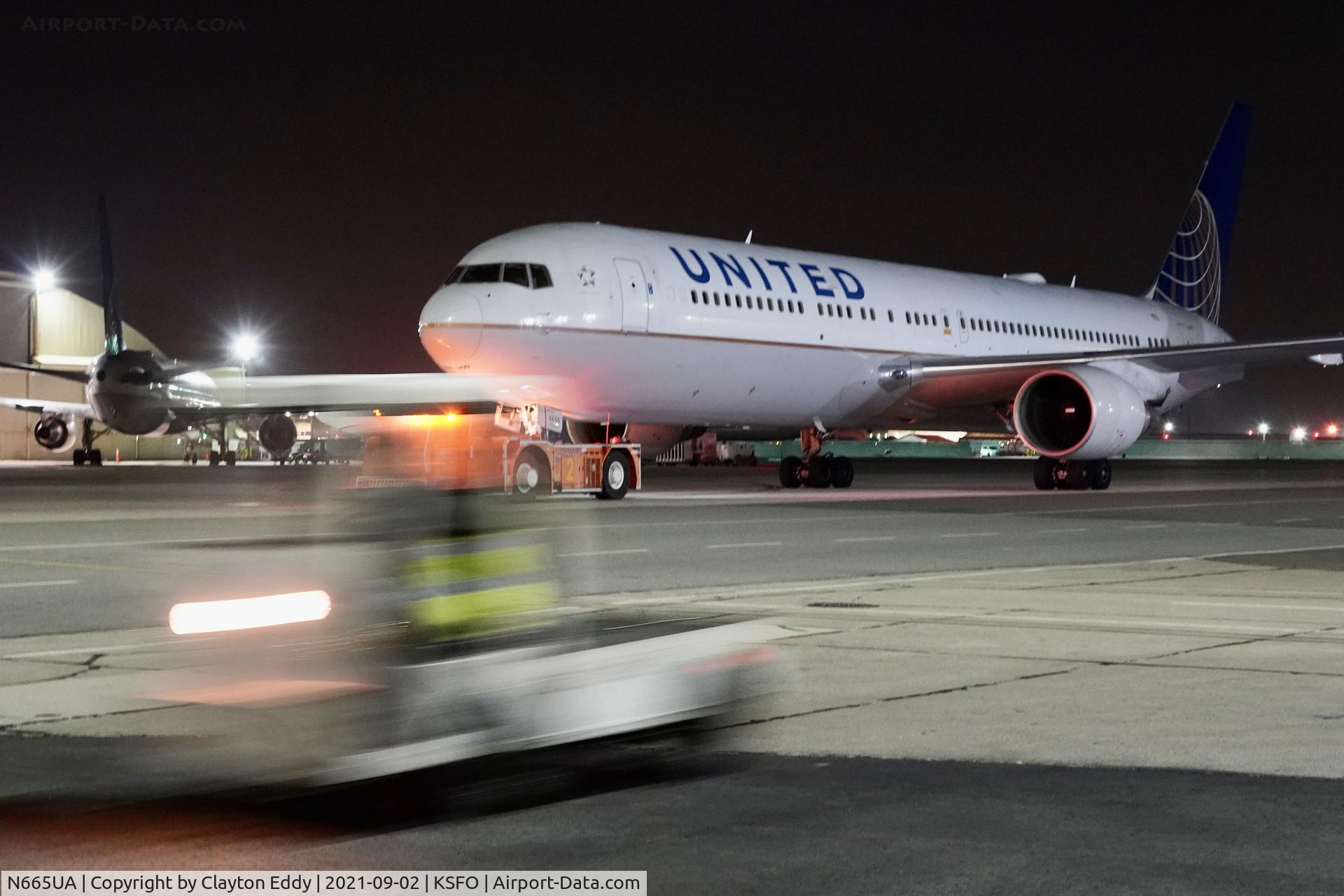 N665UA, 1998 Boeing 767-322 C/N 29237, SFO 2021.