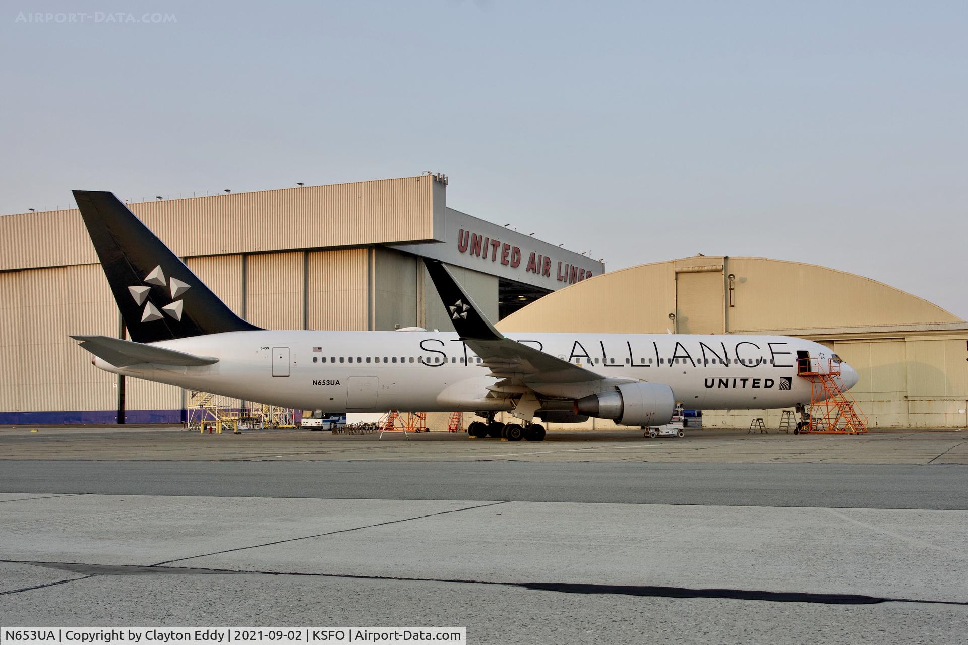 N653UA, 1992 Boeing 767-322 C/N 25391, SFO 2021.
