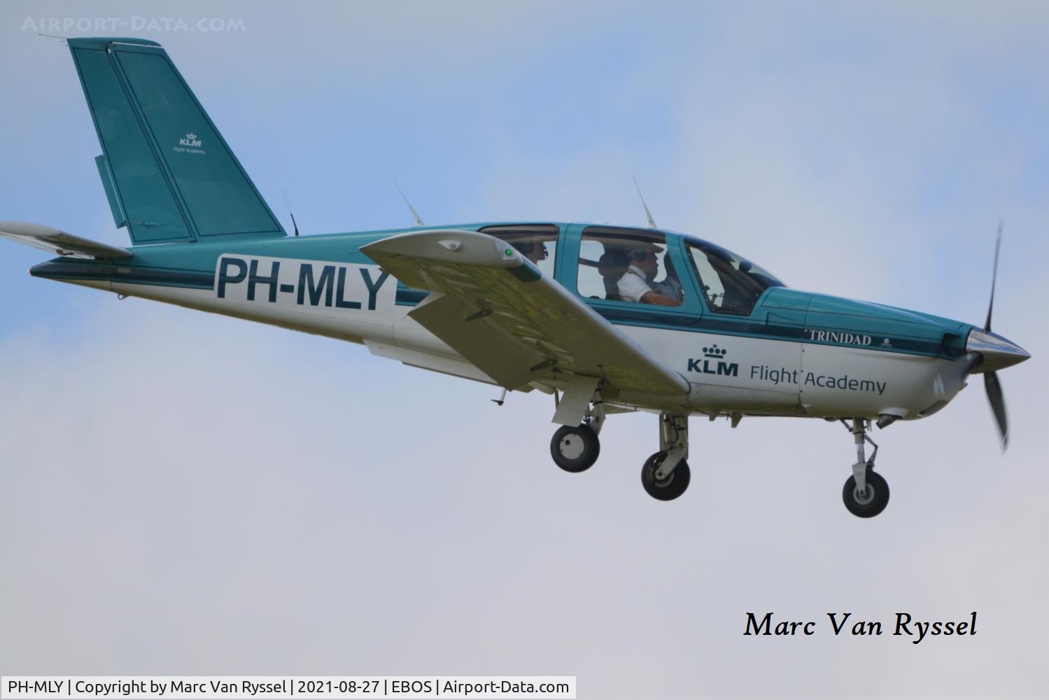 PH-MLY, 1994 Socata TB-20 Trinidad C/N 1711, Landing at Ostend Airport.
