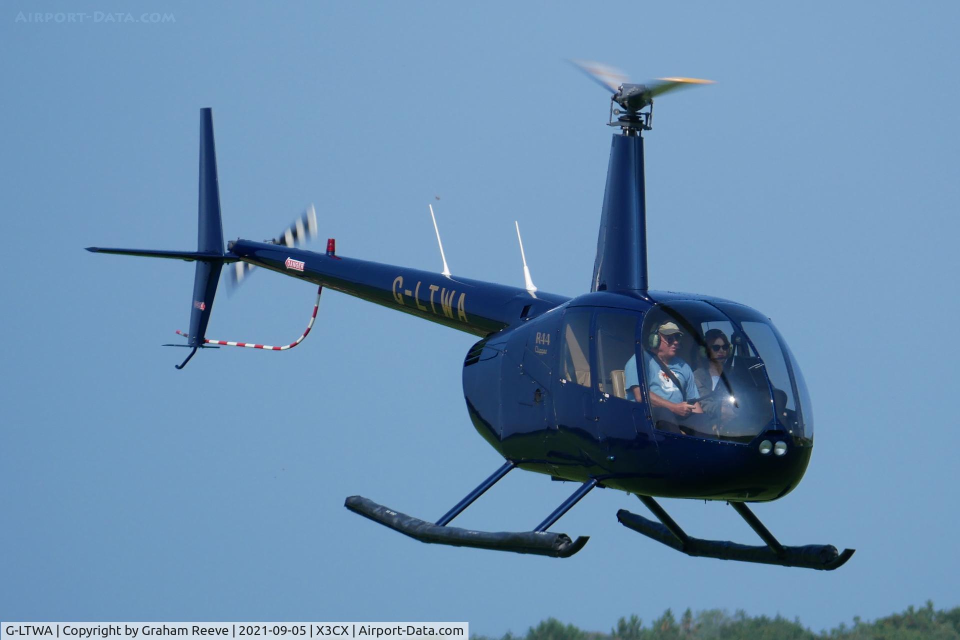 G-LTWA, 2000 Robinson R44 Clipper C/N 0816, Landing at Northrepps.