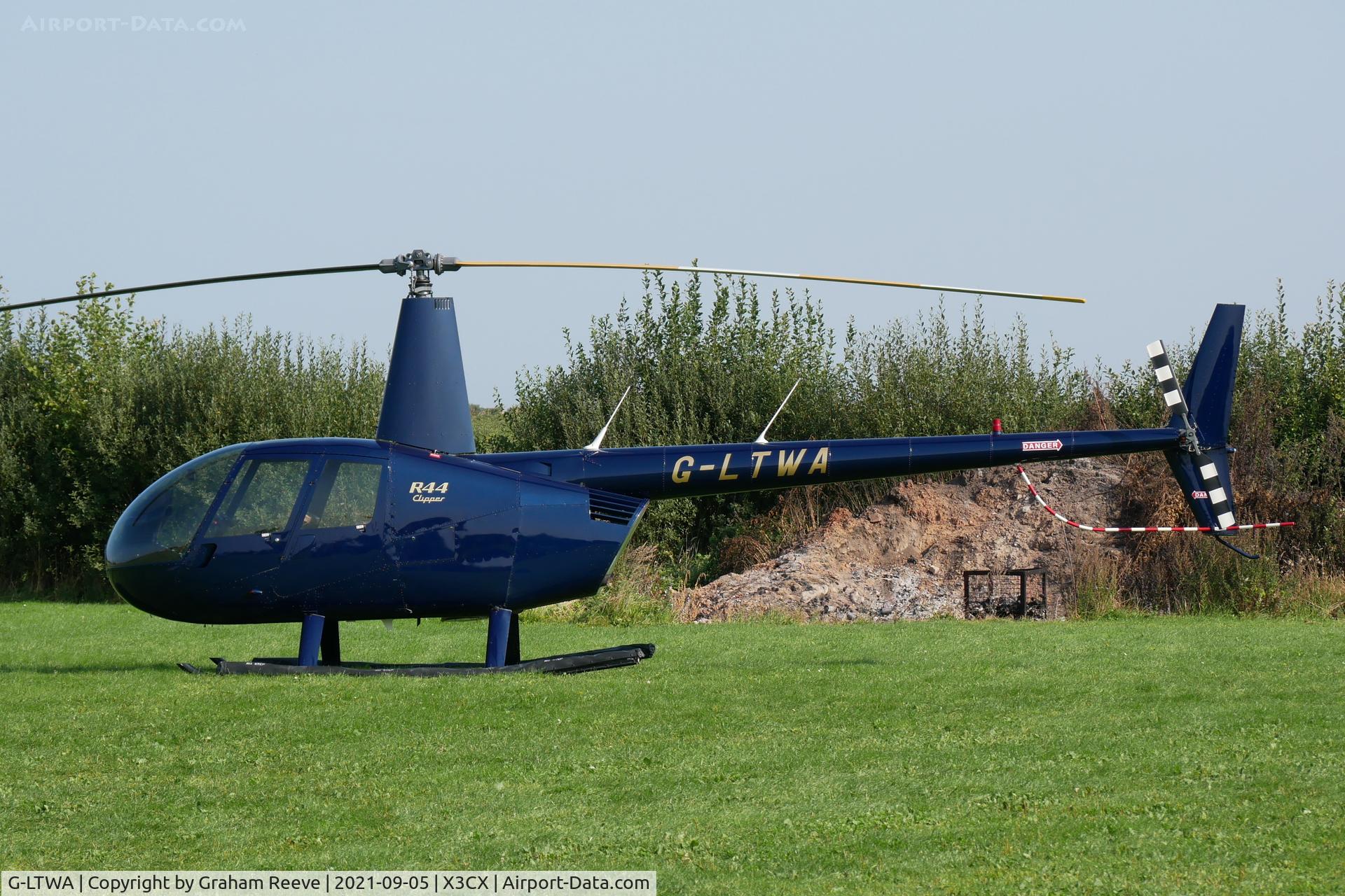 G-LTWA, 2000 Robinson R44 Clipper C/N 0816, On the ground at Northrepps.