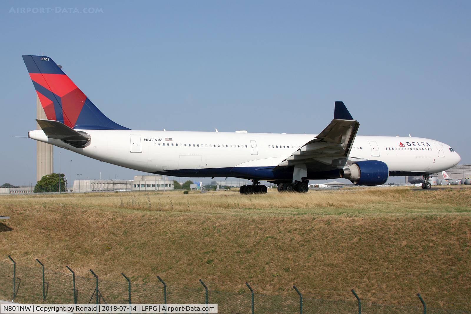 N801NW, 2003 Airbus A330-323 C/N 0524, at cdg