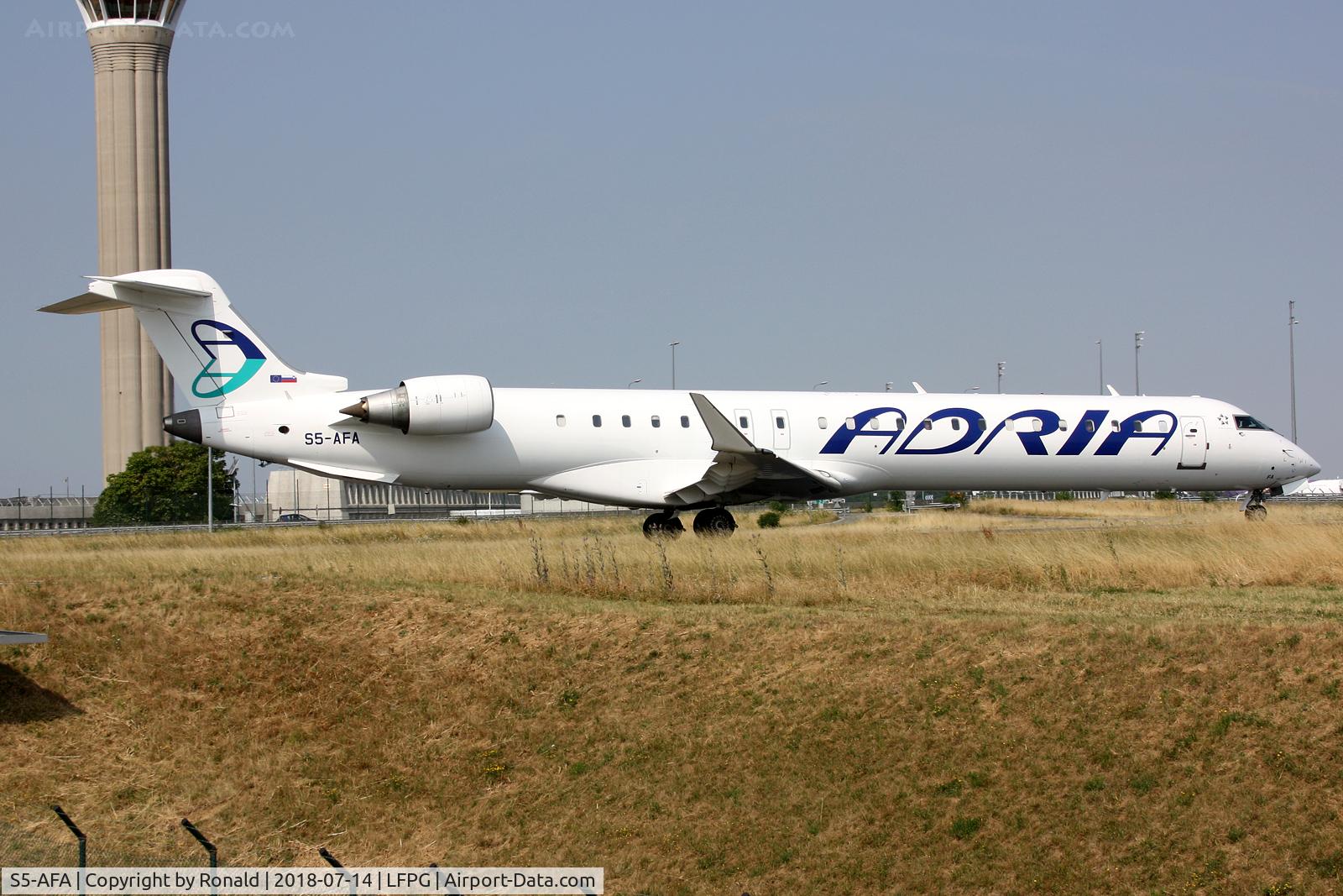 S5-AFA, 2005 Bombardier CRJ-900 (CL-600-2D24) C/N 15057, at cdg