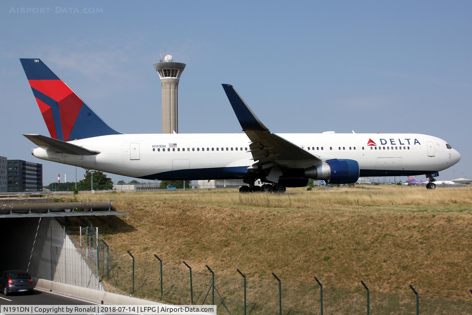 N191DN, 1997 Boeing 767-332 C/N 28448, at cdg