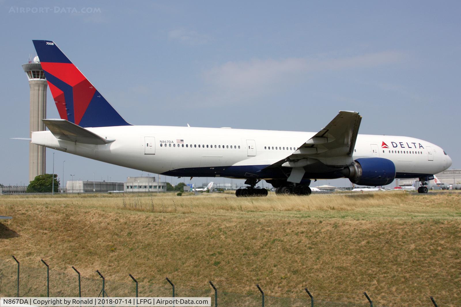 N867DA, 2002 Boeing 777-232 C/N 29743, at cdg