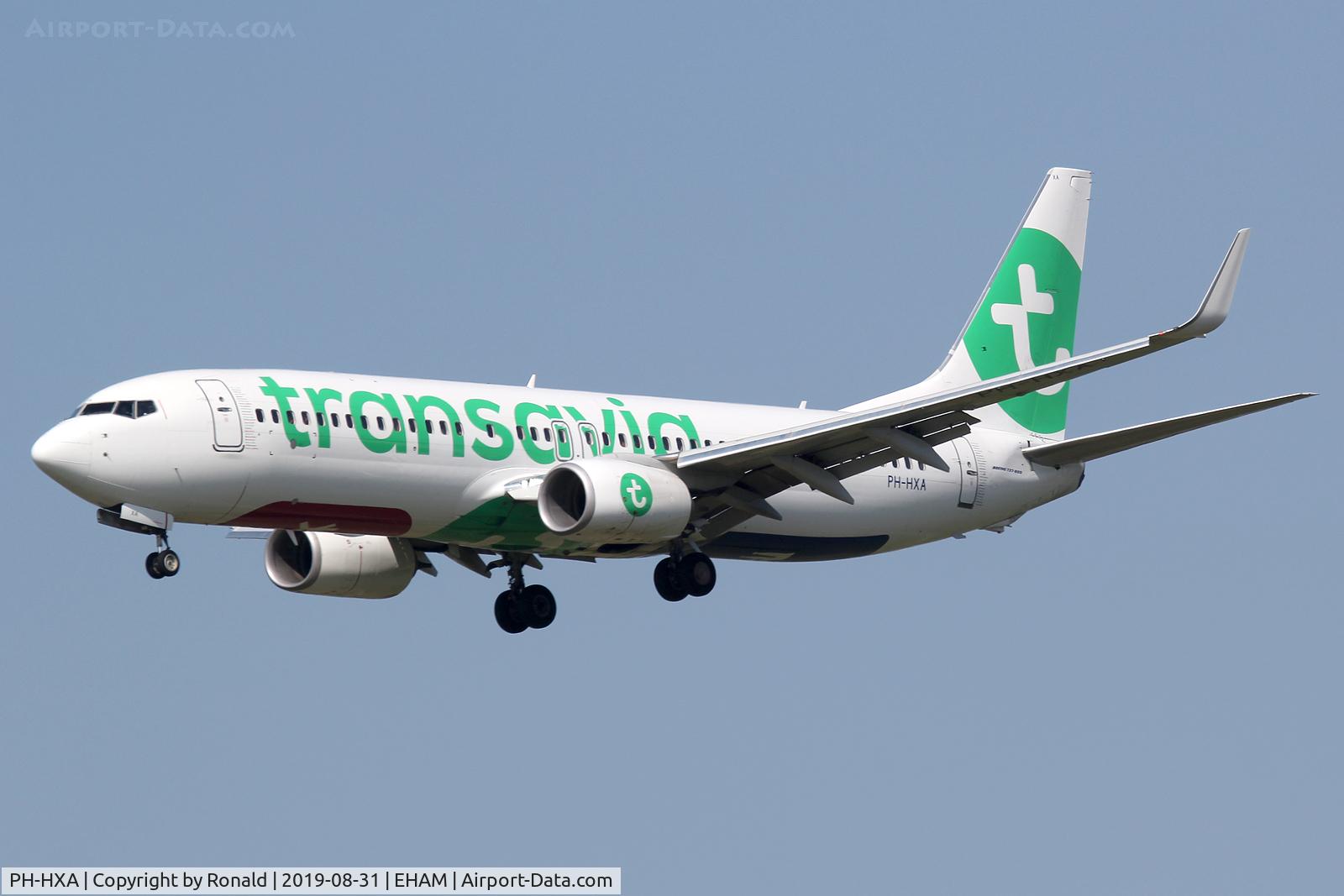 PH-HXA, 2016 Boeing 737-8K2 C/N 62149, at spl