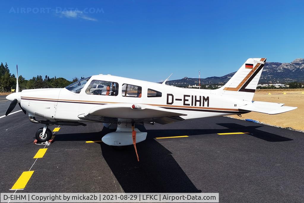 D-EIHM, Piper PA-28-181 Archer II C/N 28-8290052, Parked