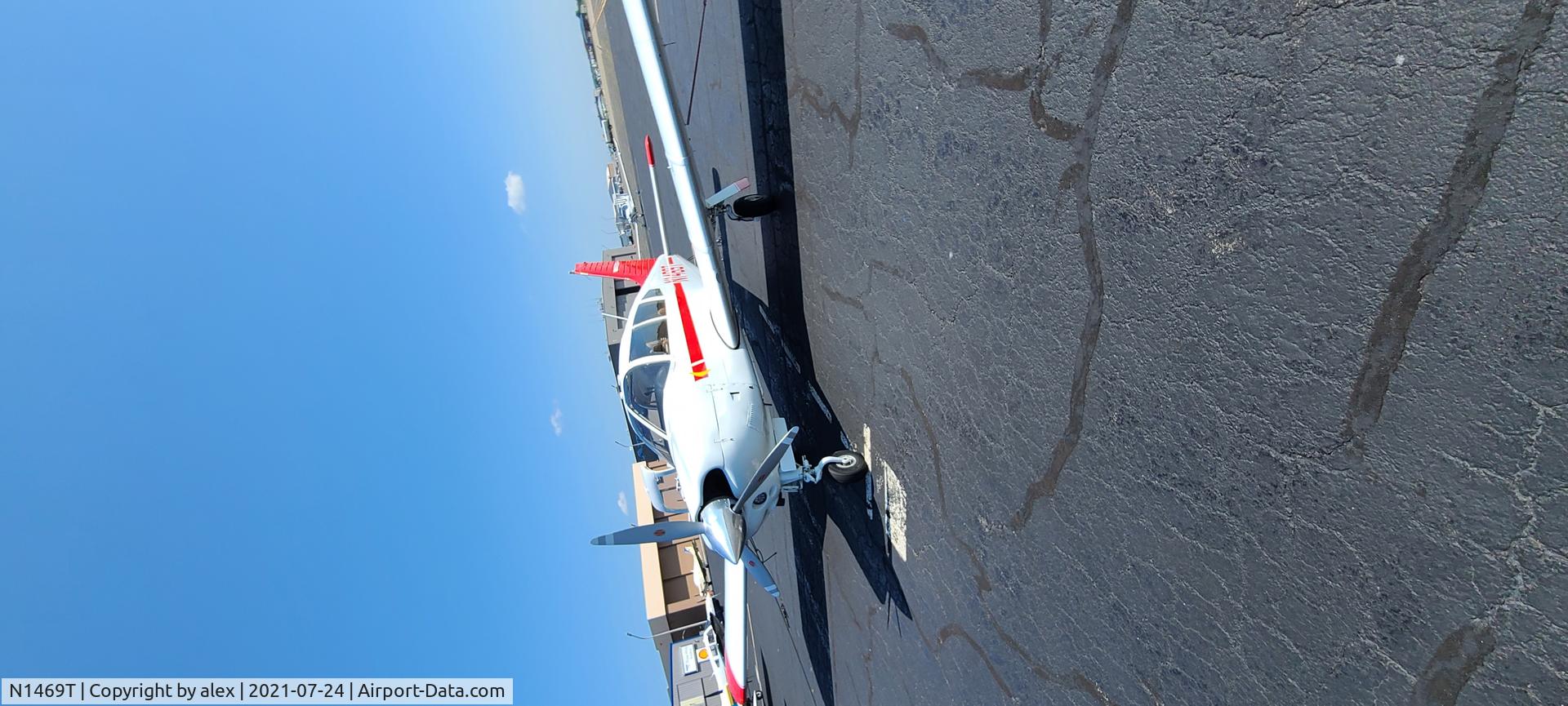 N1469T, 1972 Piper PA-28R-200 C/N 28R-7235297, new paint