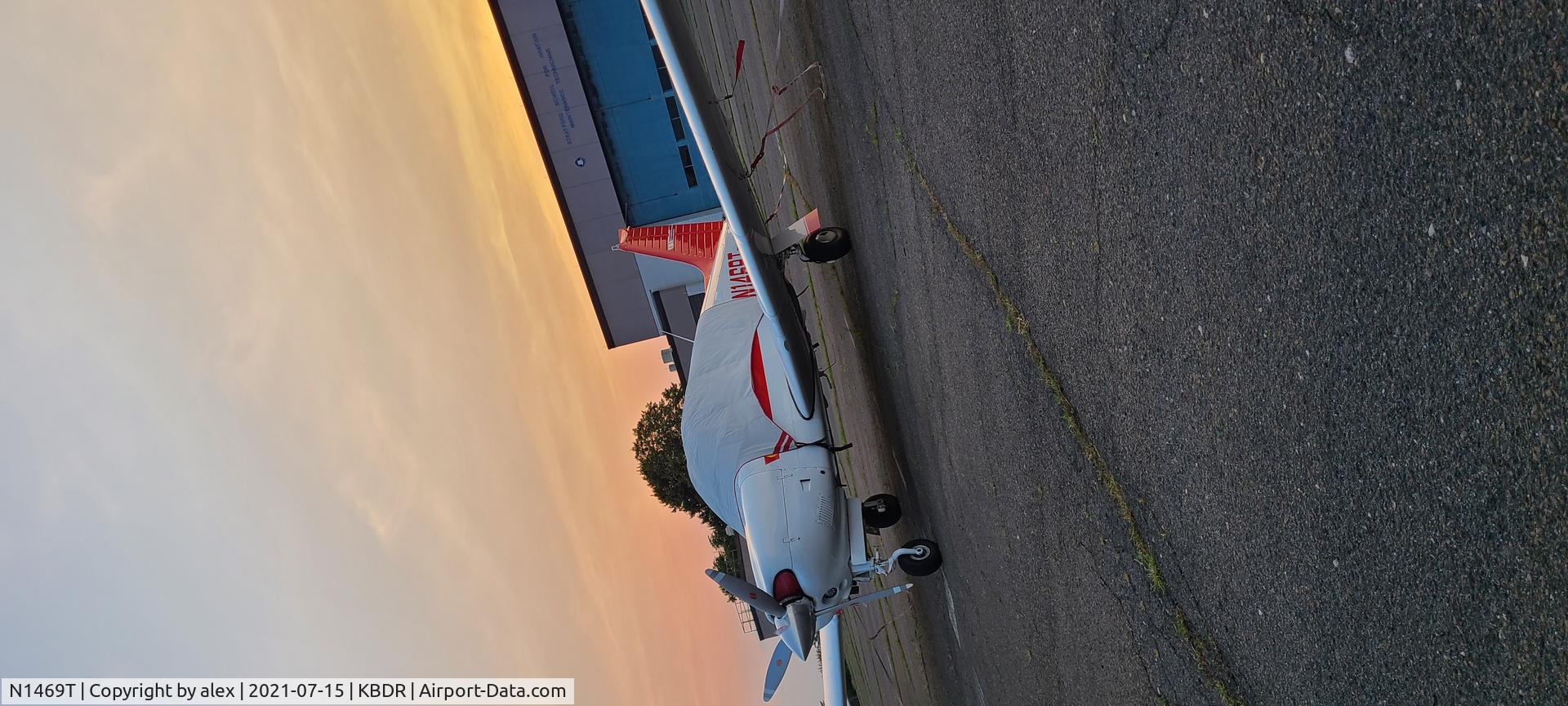 N1469T, 1972 Piper PA-28R-200 C/N 28R-7235297, new paint