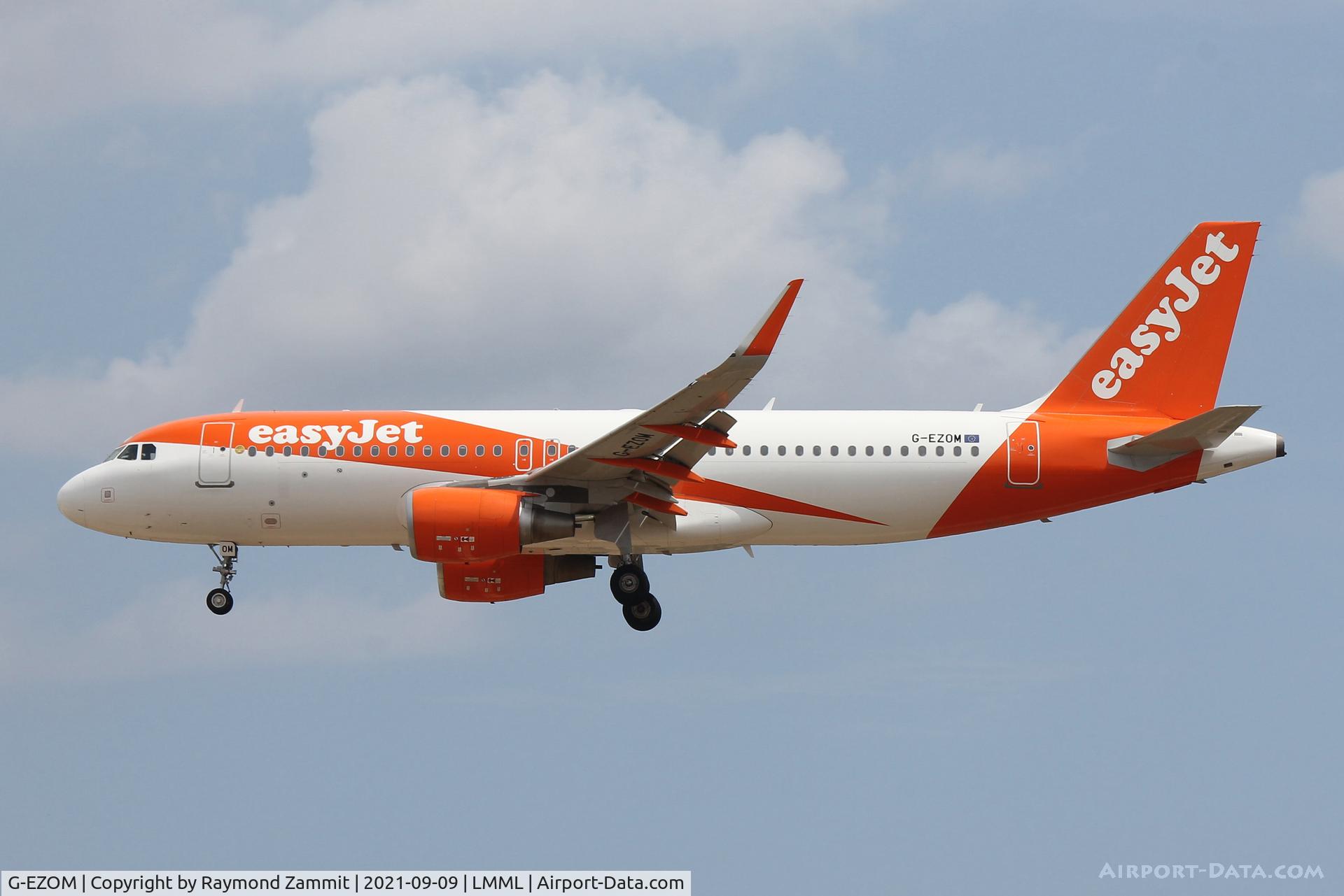 G-EZOM, 2015 Airbus A320-214 C/N 6587, A320 G-EZOM Easyjet