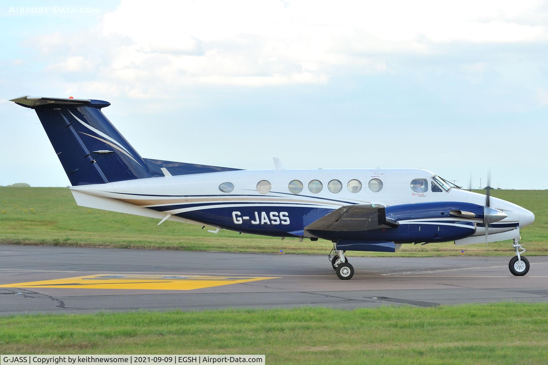 G-JASS, 1981 Beechcraft B200 Super King Air C/N BB-983, Leaving Norwich for Doncaster.