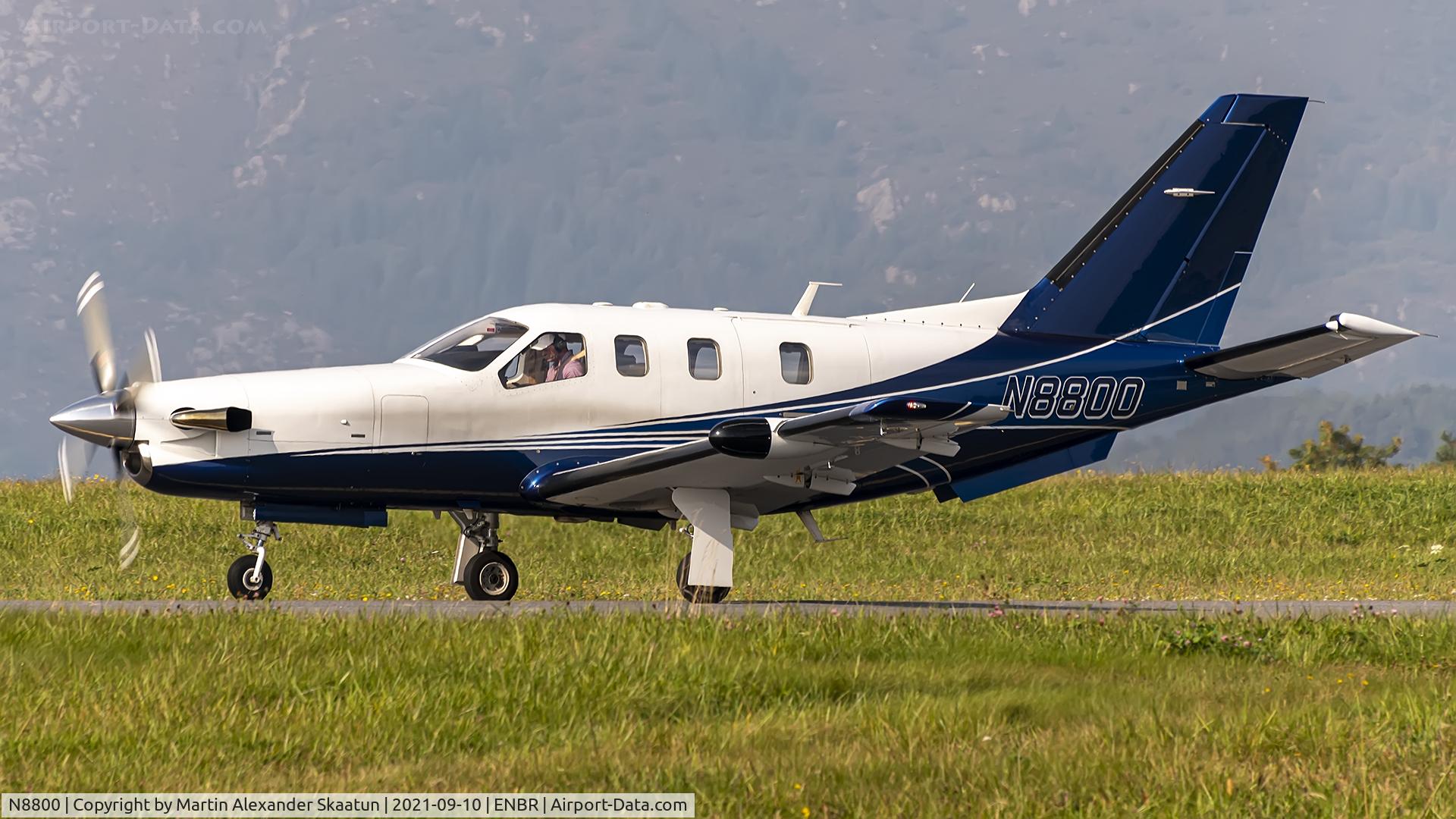 N8800, 2001 Socata TBM-700B C/N 202, Taxying on yankee to parking.