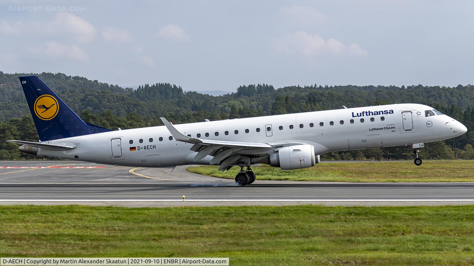 D-AECH, 2010 Embraer 190LR (ERJ-190-100LR) C/N 19000376, Landing rwy. 17.