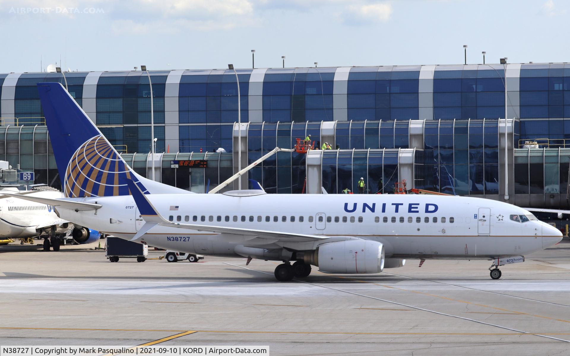 N38727, 1999 Boeing 737-724 C/N 28797, Boeing 737-724