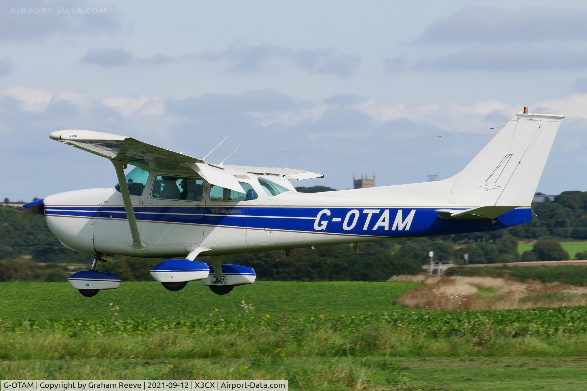 G-OTAM, 1974 Cessna 172M Skyhawk C/N 172-64098, Landing at Northrepps.