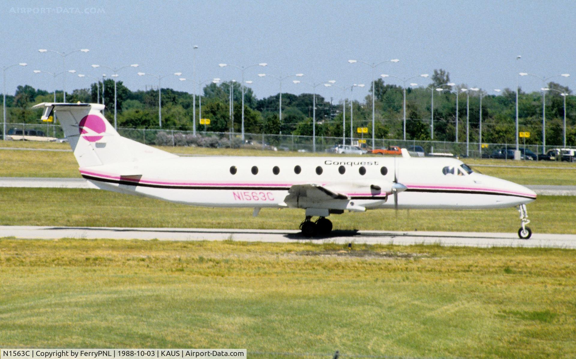N1563C, 1988 Beech 1900C C/N UC-20, Conquest Be1900C taxying for departure
