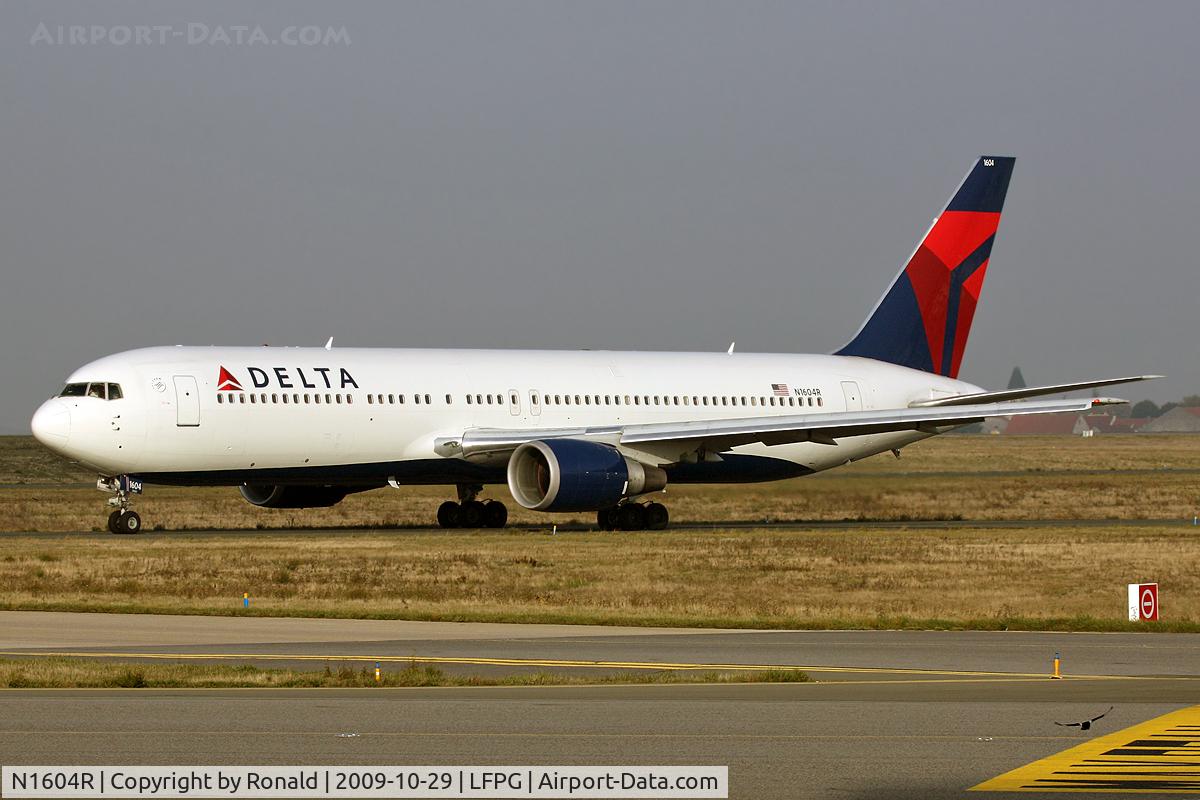 N1604R, 1999 Boeing 767-332 C/N 30180, at cdg