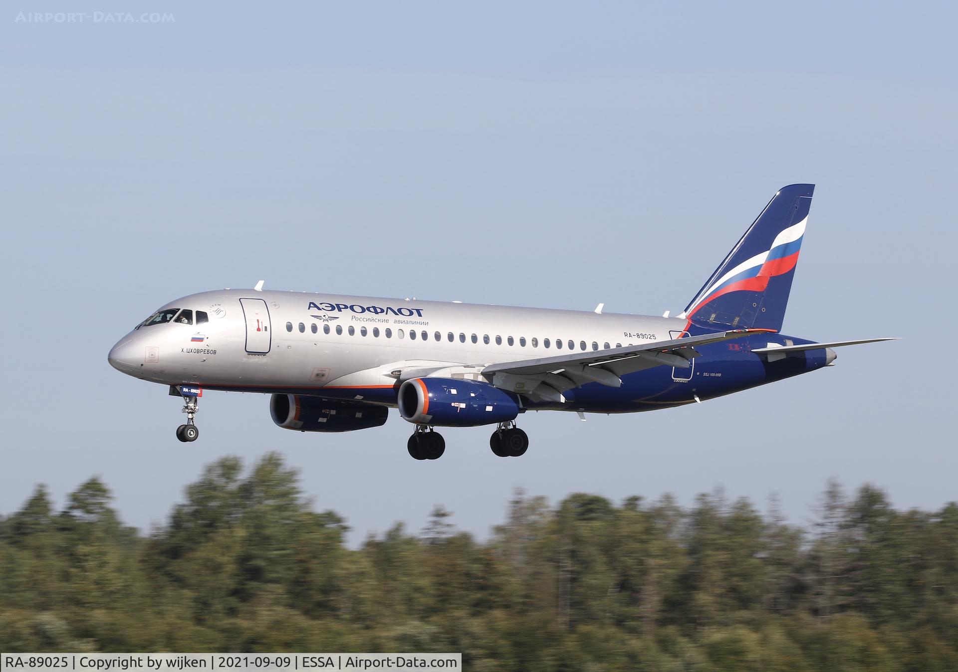 RA-89025, 2014 Sukhoi SuperJet 100-95B C/N 95047, RWY 26