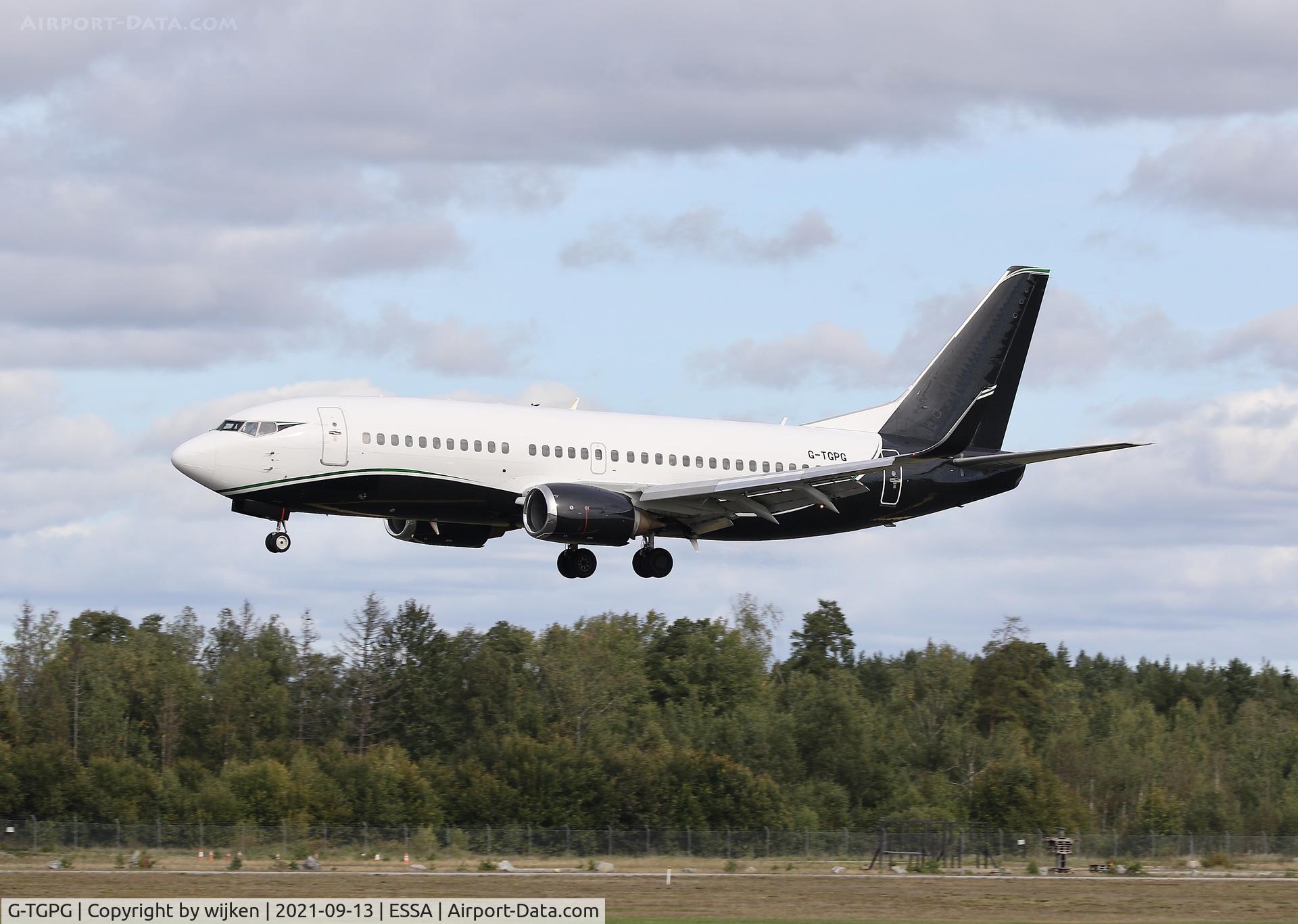 G-TGPG, 1989 Boeing 737-3Y0 C/N 24464, RWY 26