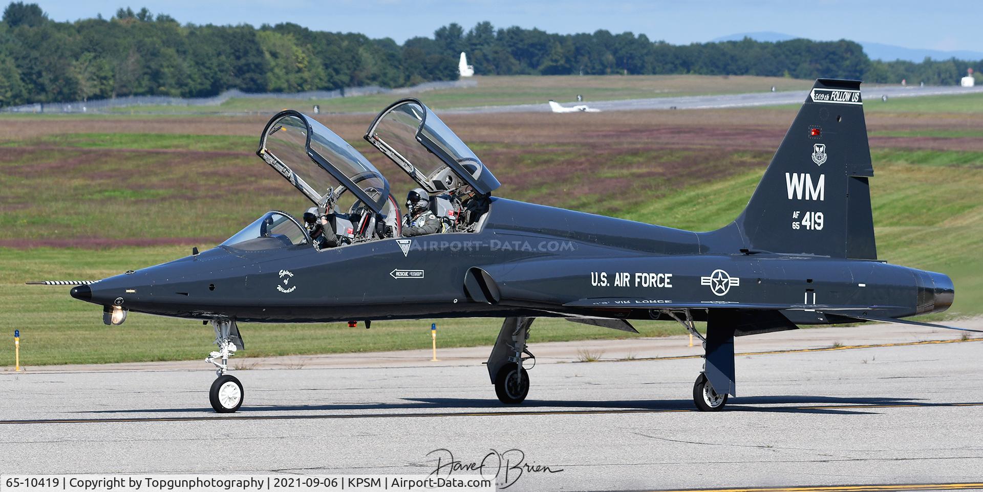 65-10419, 1965 Northrop T-38A-60-NO Talon C/N N.5838, FAST51 taxing out and departing for Whiteman AFB