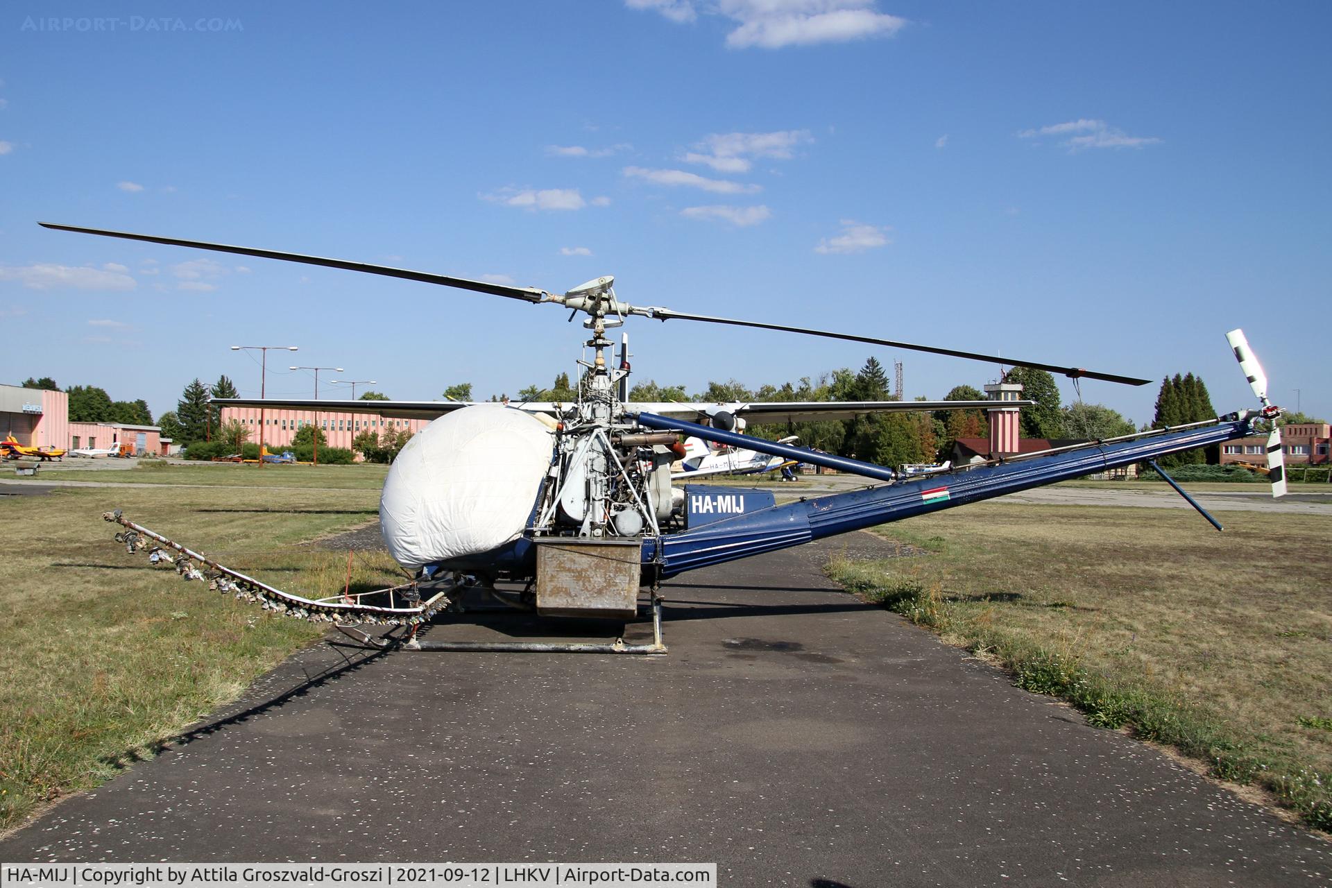 HA-MIJ, 1962 Hiller HT.2 C/N 2262, LHKV Kapsújlak Airport, Hungary