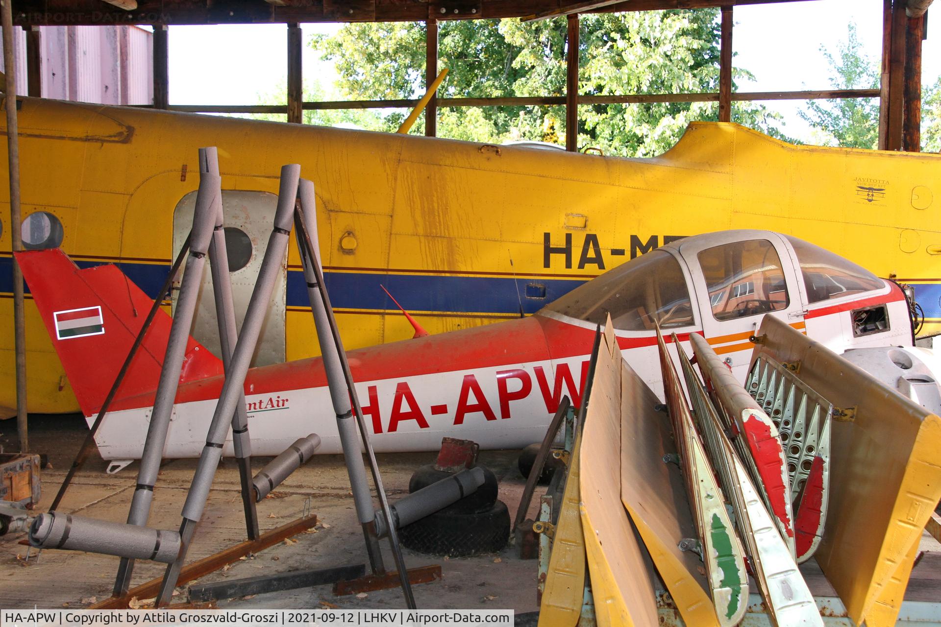 HA-APW, 1979 Piper PA-38-112 Tomahawk Tomahawk C/N 38-79A0512, LHKV Kapsújlak Airport, Hungary