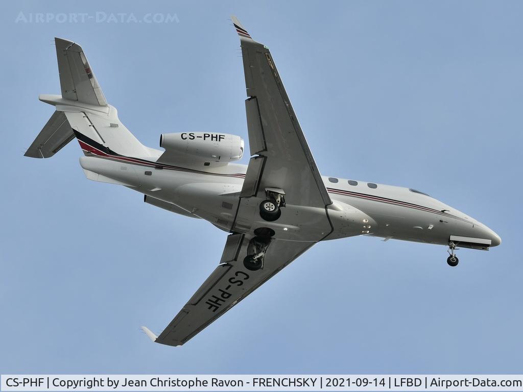 CS-PHF, 2015 Embraer EMB-505 Phenom 300 C/N 50500260, Netjets Transportes Aereos from Farnborough (FAB) landing runway 23