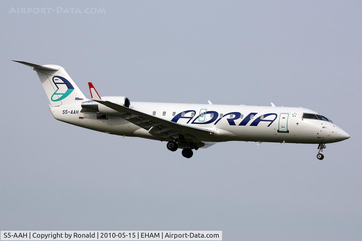 S5-AAH, 1994 Canadair CRJ-100LR (CL-600-2B19) C/N 7032, at spl