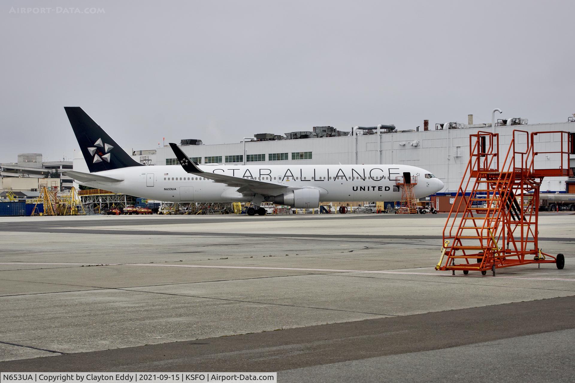 N653UA, 1992 Boeing 767-322 C/N 25391, SFO 2021.