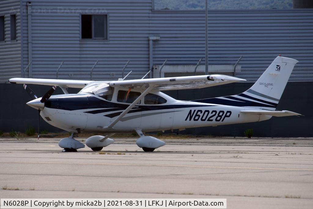 N6028P, 2006 Cessna T182T Turbo Skylane C/N T18208536, Parked