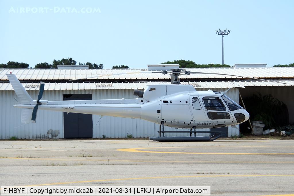 F-HBYF, 1986 Aerospatiale AS-350B-1 Ecureuil C/N 1951, Parked