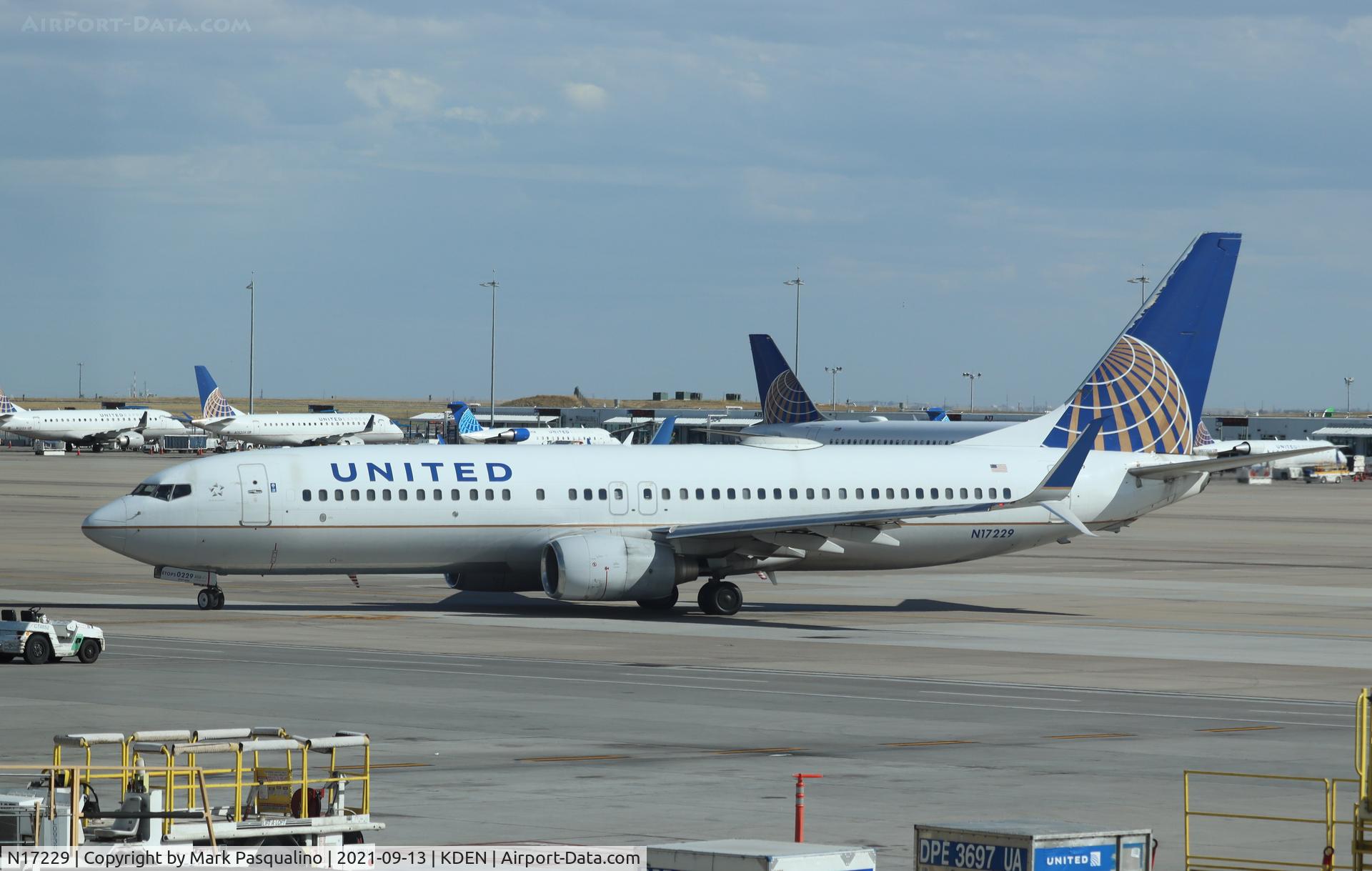 N17229, 1999 Boeing 737-824 C/N 28793, Boeing 737-824
